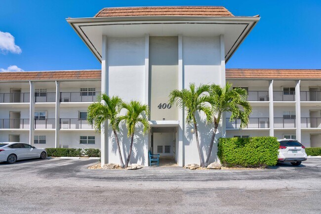 Foto del edificio - 400 Wilma Cir
