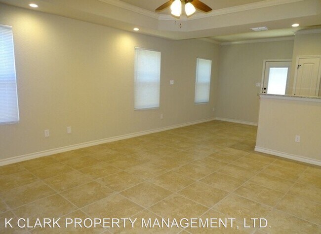Foto del edificio - 3 br, 2.5 bath House - 6858 LAKEVIEW DR #101