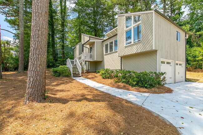 Building Photo - 3941 Kensington Dr