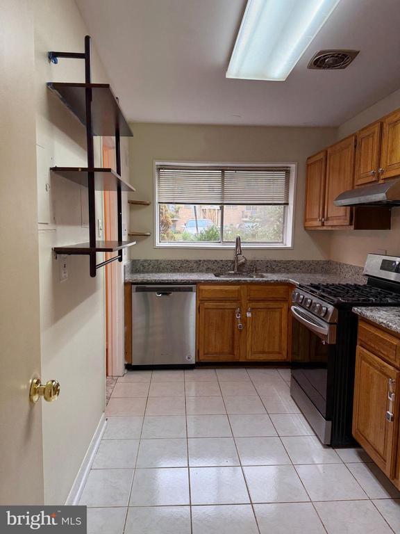 Building Photo - 10613 Montrose Ave