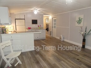 Building Photo - 135 Edgewater Dr