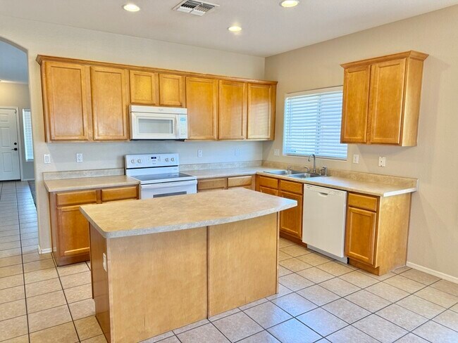 Foto del edificio - Fantastic 4-Bedroom, 2-Bathroom home For Rent in Avondale!