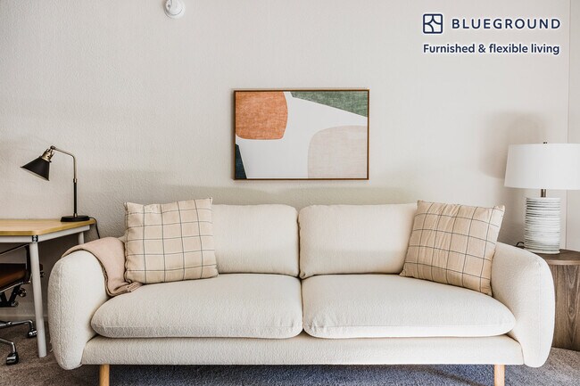 Foto del edificio - 3612 Barham Blvd