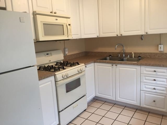Unit 1 - Kitchen - 1605 E Broward Blvd