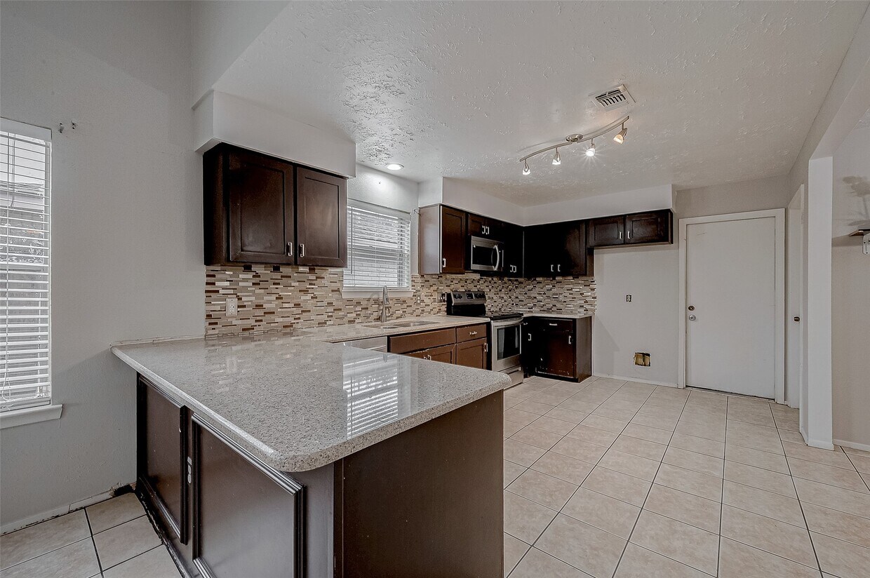 Foto del edificio - 10322 Clark Tower Ln