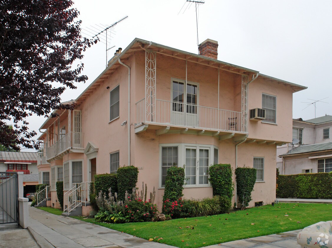 Foto principal - 215 S Gale Dr