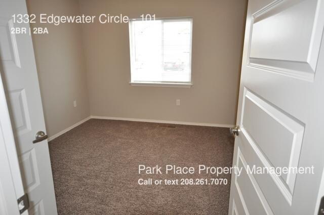 Building Photo - 1332 S Edgewater Cir