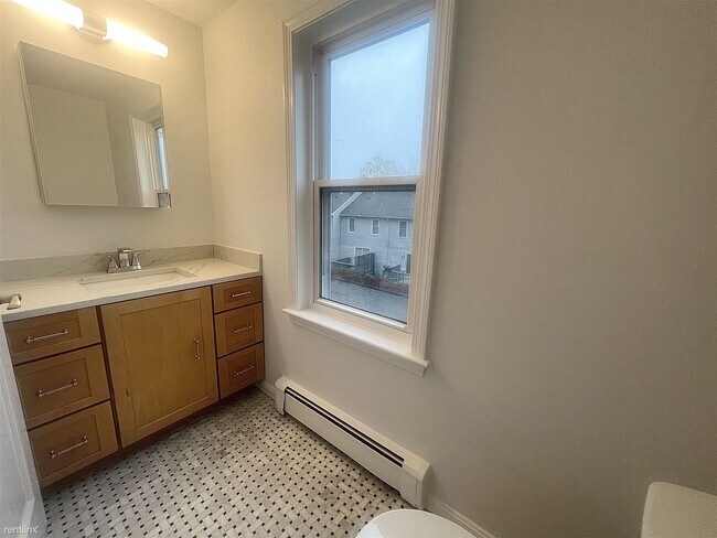 Building Photo - 2 br, 1.5 bath House - 48 Washington St Un...