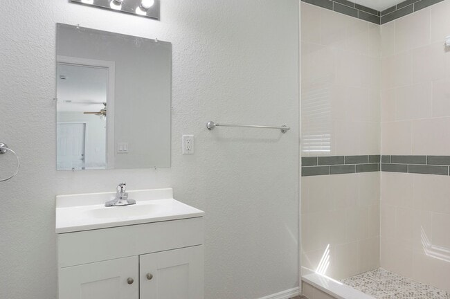 Building Photo - Brand-New 2/1 Upper-Level ADU in Central St. Pete