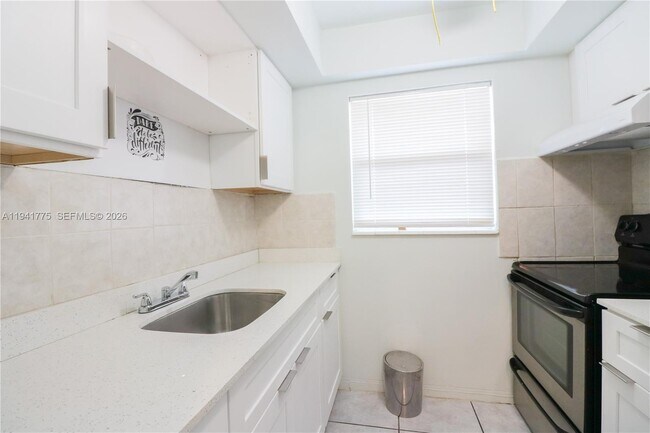 Foto del edificio - 712 NE 8th St