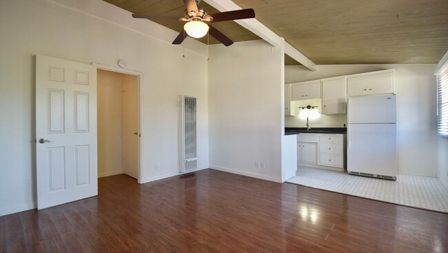 Building Photo - 121 W Arrellaga St