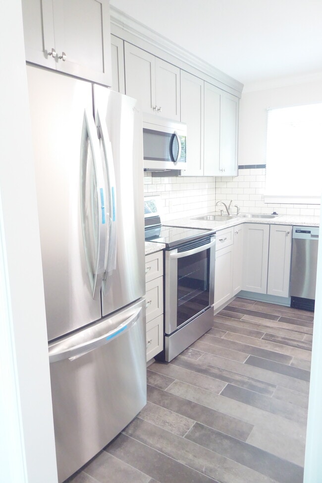 Building Photo - 211 N Bigby Dr