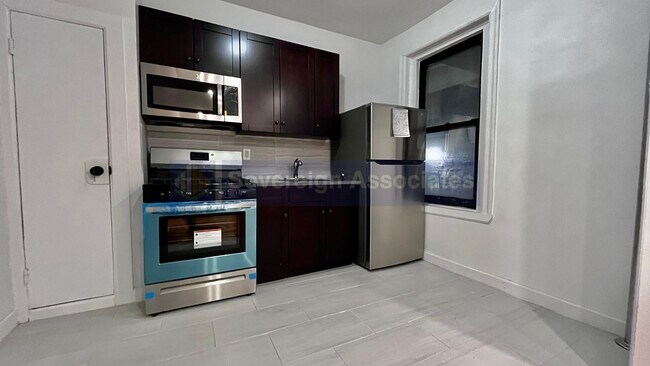 Building Photo - 510 West 190th st