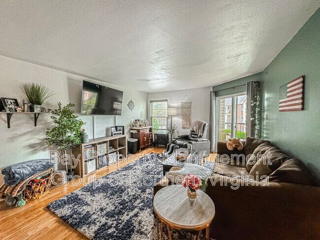 Foto del edificio - 3309 Wyndham Cir