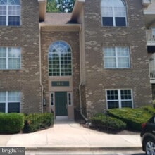 Building Photo - 9812 Lake Point Ct