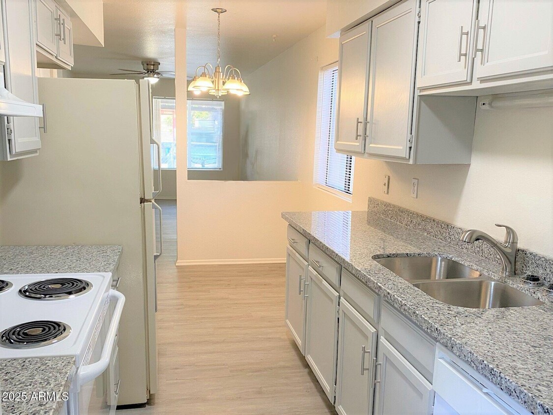 Primary Photo - 456 S Olive