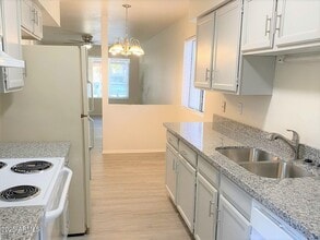 Building Photo - 456 S Olive