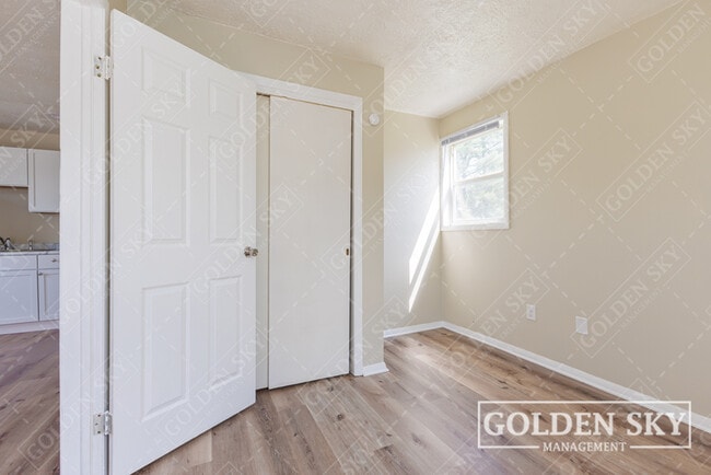 Building Photo - 119 E 1st St