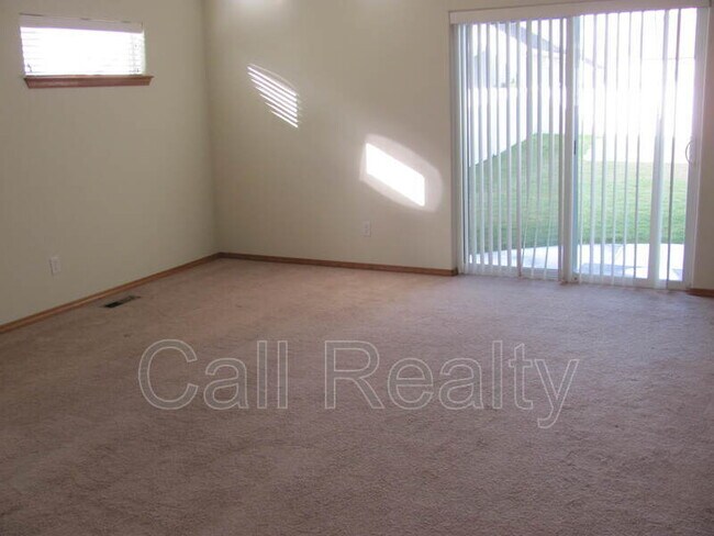 Building Photo - 1706 W Tieton Ave