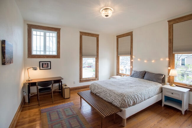 Dormitorio n.° 1 con cama de matrimonio. - 403 Gillespie St