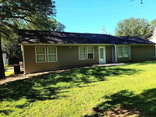 Building Photo - 7025 Stoneridge Dr