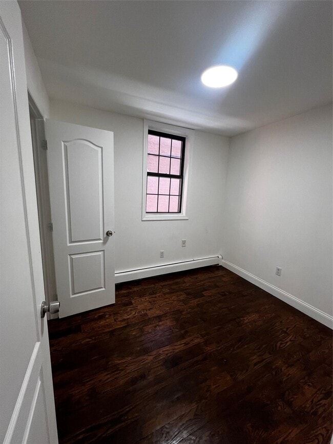 Building Photo - 516 E 142nd St