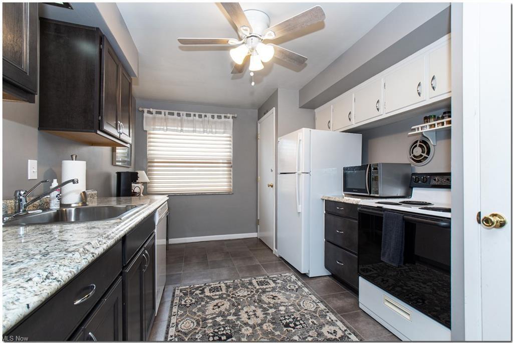 Primary Photo - 3440 W 210th St