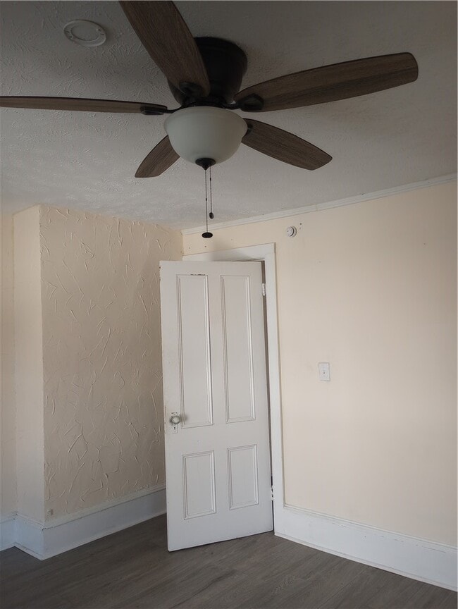 Building Photo - 410 Linden Pl