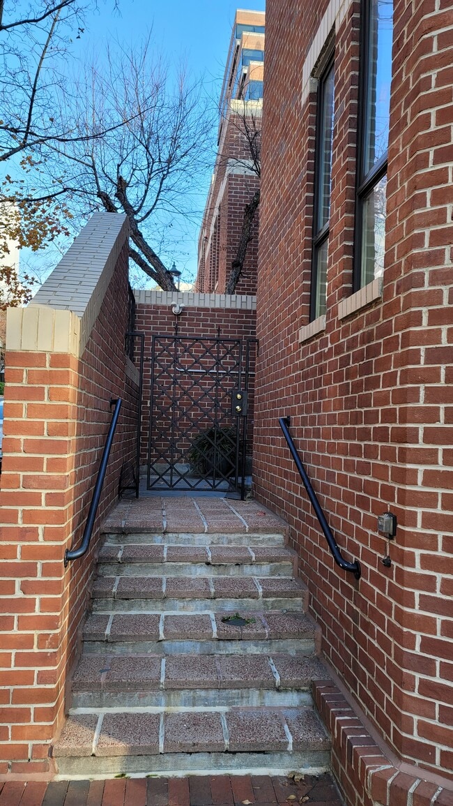 Building Photo - 4822 Hampden Ln