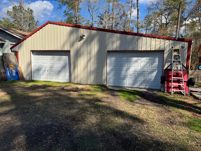 Foto del edificio - 58050 Churchill Rd