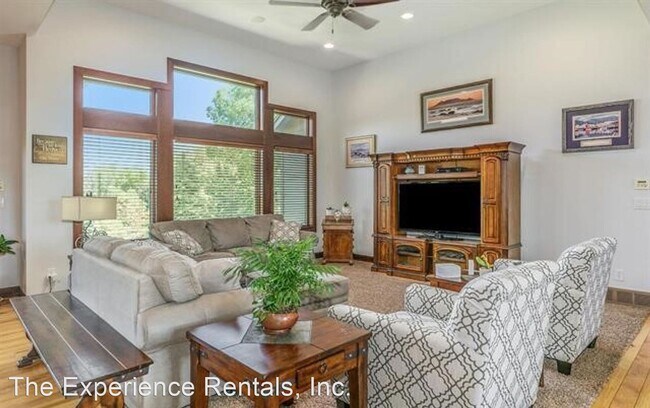 Building Photo - 4 br, 3 bath House - 908 S Scarlet Oak Trail