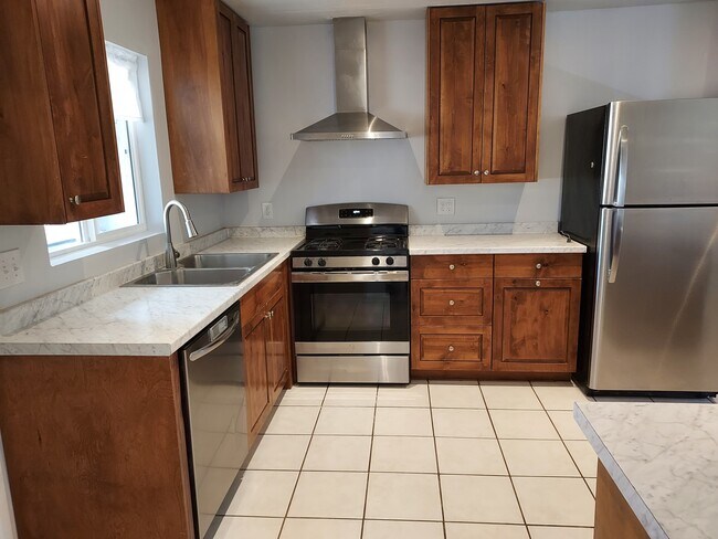 Cocina - 5917 E 4th St