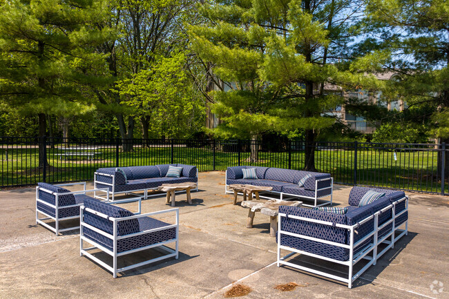 Pool Lounge Area - Carlyle Place