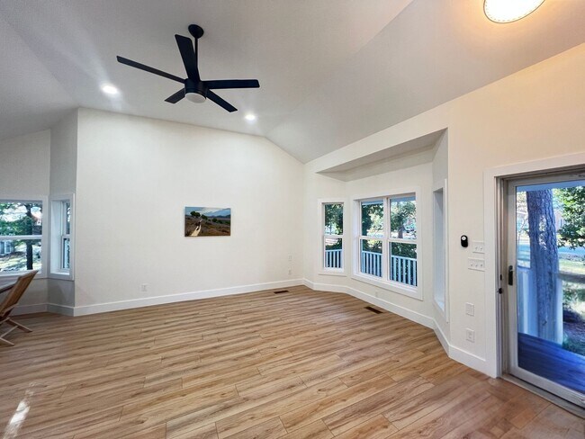 Building Photo - Pet Friendly, Remodeled Home in North Myrtle Beach! Three bedrooms, Available NOW!