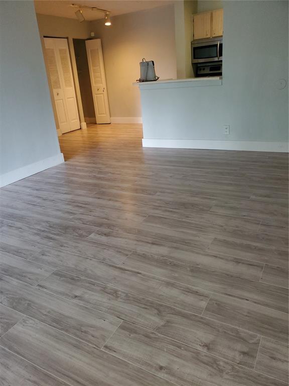 Foto del edificio - 10733 Cleary Blvd