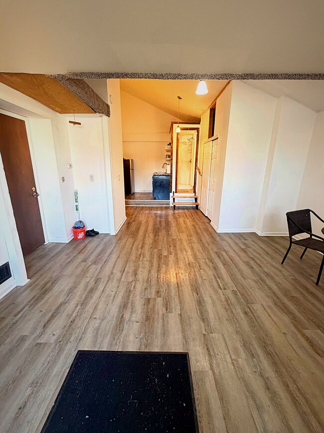 Building Photo - 625 Shelford Rd