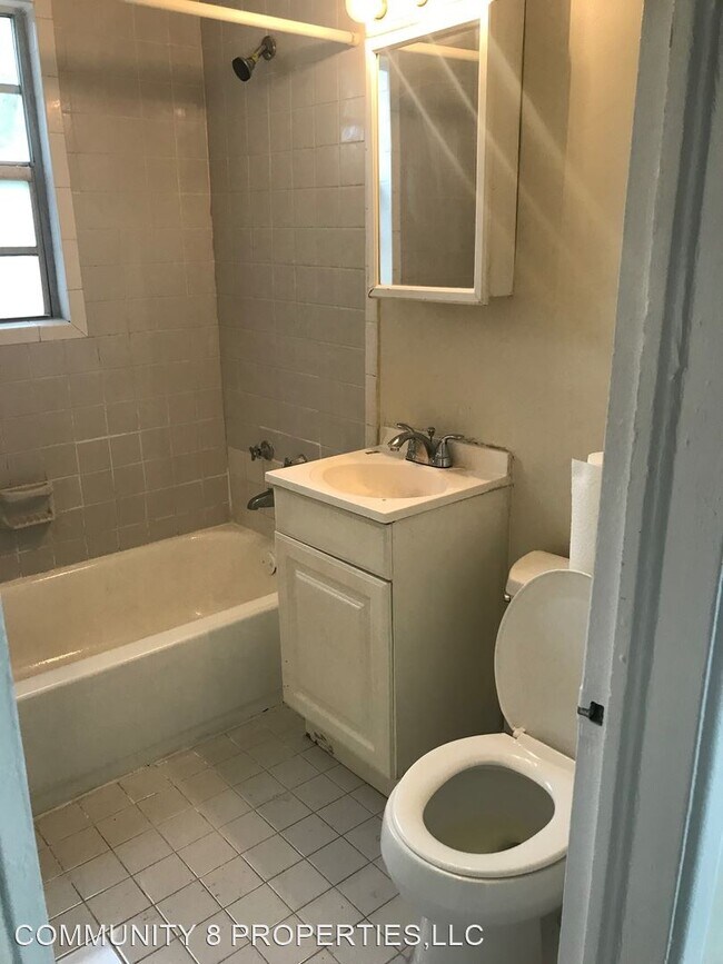 Building Photo - 2 br, 1 bath House - 1620 LAUDERDALE MANOR DR