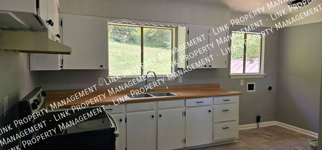 Foto del edificio - Fresh Painted 3 BR 1.5 BA in Red Bank for ...