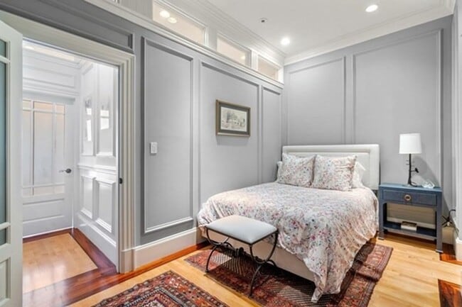 Building Photo - Back Bay Commonwealth Avenue 2 BR 2.5 BA w...