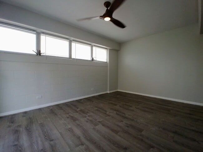 Building Photo - For Rent | Full Sized Studio, 1 Bathroom with City Views