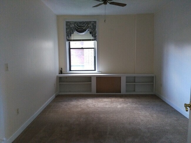 Building Photo - West Liberty