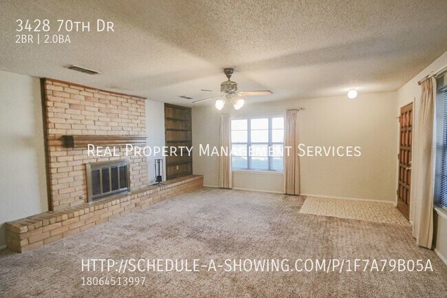 Building Photo - Lovely 2/1.5/2 Duplex