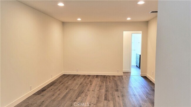Foto del edificio - 6452 Balboa Blvd