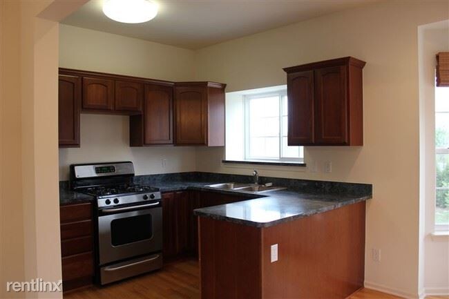 Building Photo - 2 br, 2.5 bath Condo - 22001 Parkview Dr 2...