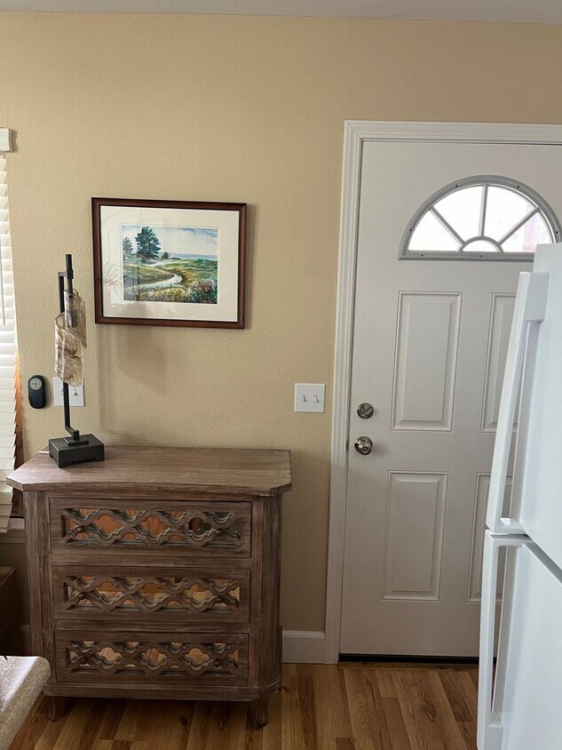 Primary Photo - One bedroom near downtown Sebastopol