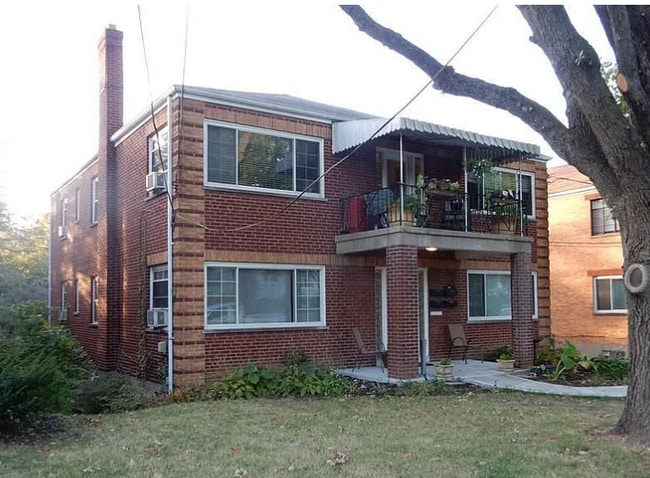 Building Photo - 3065 Glenmore Ave