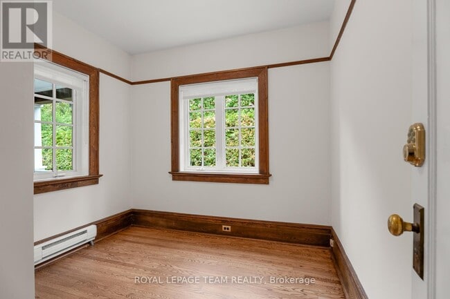 Photo du bâtiment - 308 Manor Ave