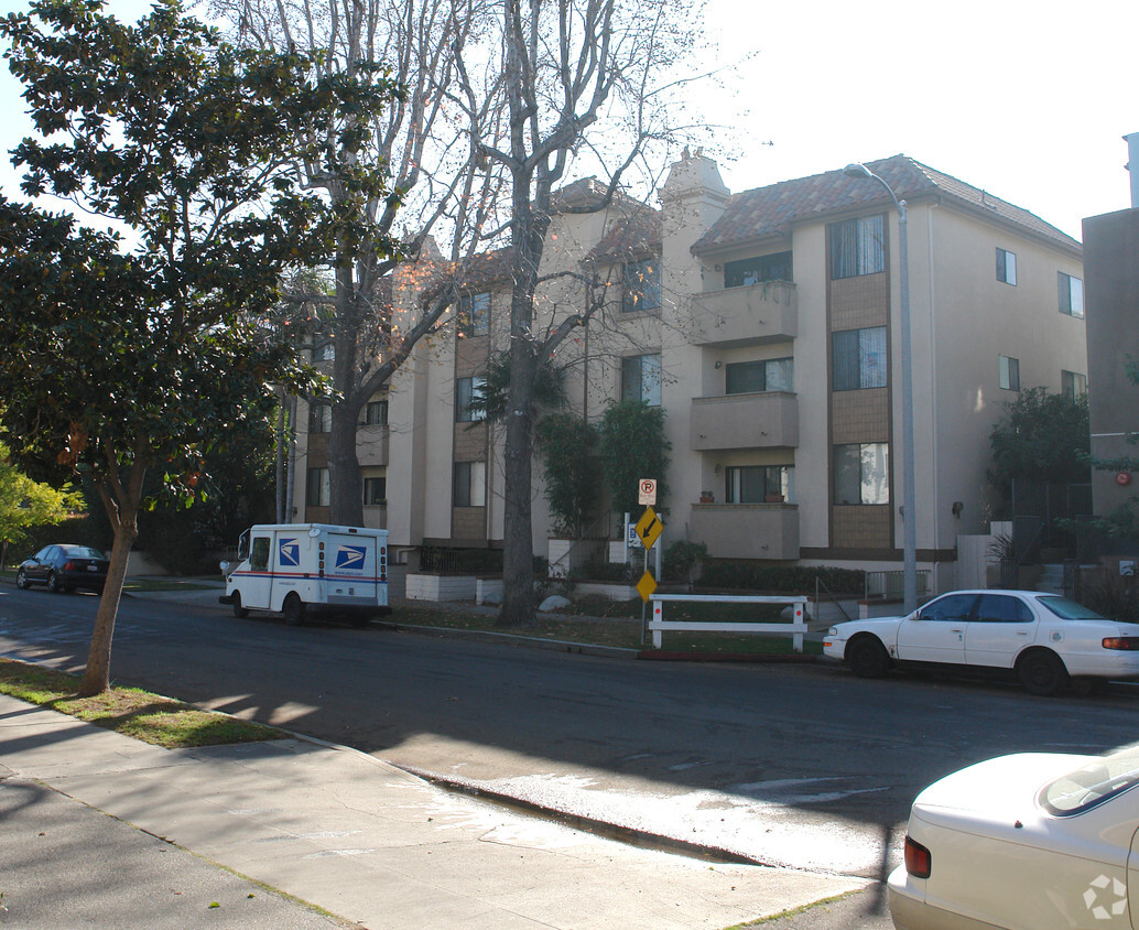 Building Photo - Toluca Pointe