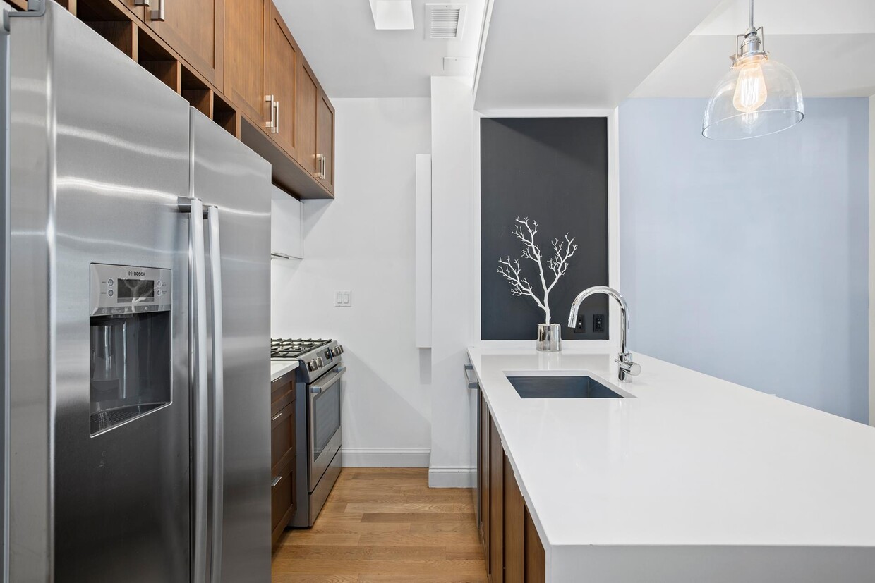 42 Maspeth Ave Unit 2G, Brooklyn, NY 11211 Room for Rent in Brooklyn