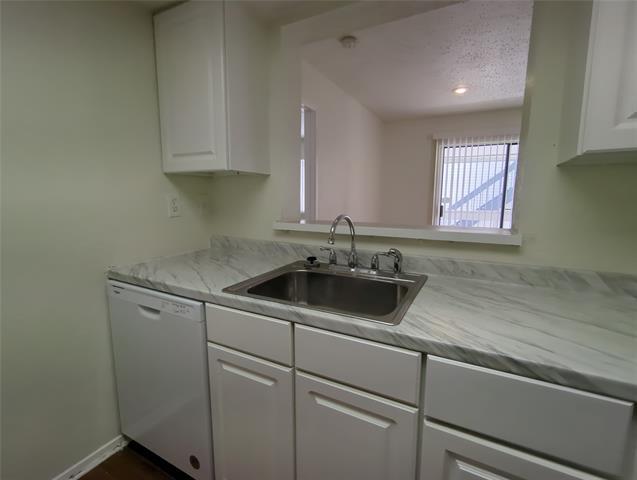 Foto del edificio - 7431 Holly Hill Dr